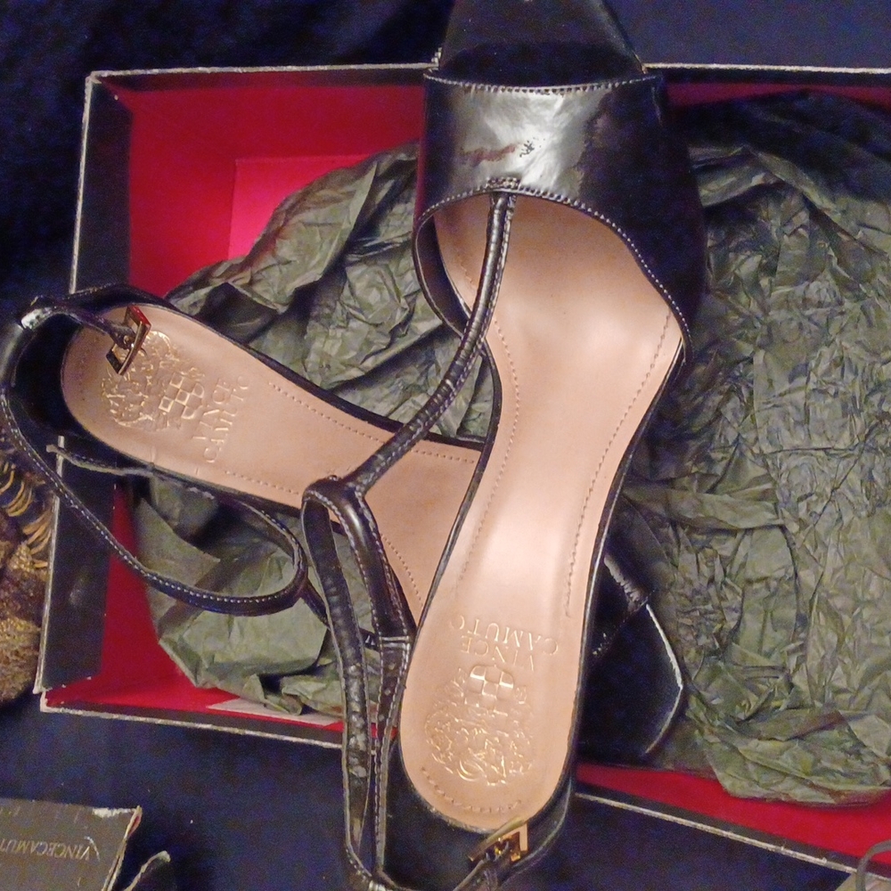 Shoes - Picture 6 of 8